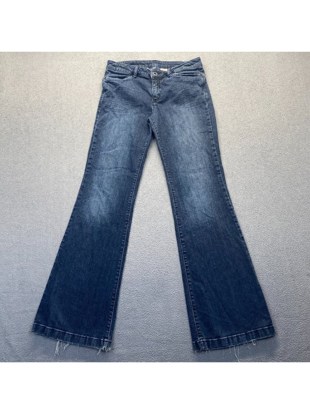 BCBGMAXAZRIA Bootcut Denim Jeans Women's Size 31 Blue Dark Wash Whisker